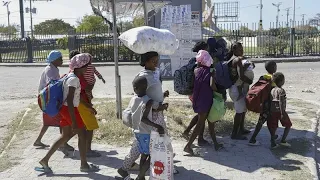 Haïti : des familles entières fuient la violence des gangs