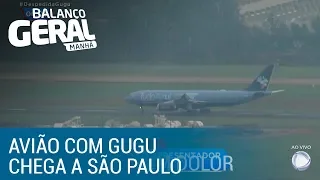 Avião com o corpo de Gugu Liberato desembarca no Brasil