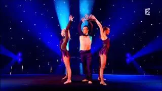 Acrobatic trio Three's a Charm - LE PLUS GRAND CABARET DU MONDE 2012