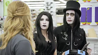 "Portlandia" - Goths go shopping