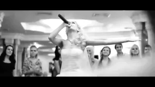Невеста читает рэп в подарок жениху на свадьбе)).mp4