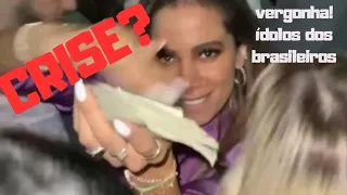 CRISE? ANITTA JOGA DINHEIRO PARA STRIPPERS EM BALADA NOS EUA