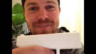 Stephen Amell "people in China don't have guns"