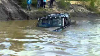 my landrover discovery sinking in deep water yarwell quarry 10/06/12