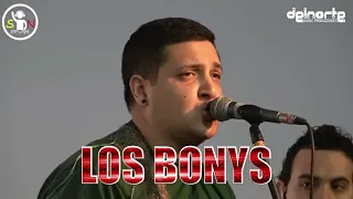 LOS BONYS    DETRAS DEL ESCENARIO- AMOR AUSENTE -AMOR DE INSTANTE EN VIVO!