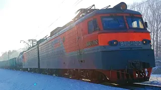 "Приветливая бригада" ВЛ10У-1012 со сборным грузовым поездом