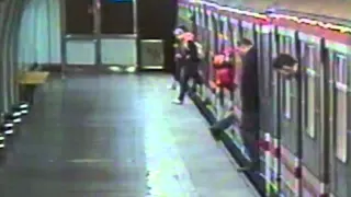muž pobodal cestujícího v pražském metru