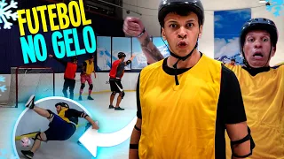 JOGANDO FUTEBOL DESLIZANTE NO GELO! ❄️😂