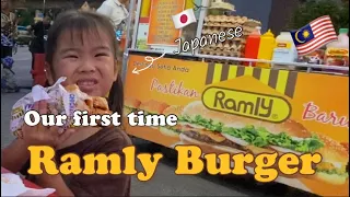 First Time trying Ramly Burger in Kuala Lumpur!!!The best street food in Malaysia!!!はじめてのラムリーバーガー!!!