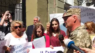 Пікет родичів військовослужбовців військкомату в Чернівцях (16.06.2016)
