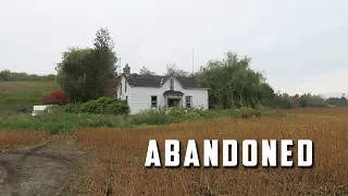 Abandoned 1940s Farm House with lots of land