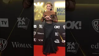 Без белья! Бузова примерила эффектную сетку без бра на «Жара Music Awards»