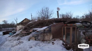 Под Тулой пенсионеры живут в сарае