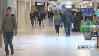 Erie residents flock to the Millcreek Mall for last minute holiday shopping