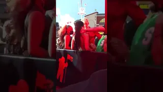 Conor McGregor and Machine Gun Kelly Fighting at the VMAs Red Carpet