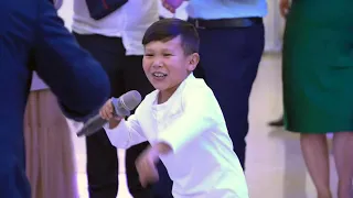 Танцуем Schuffle 🖕 Вместе с несравненной 💋❤ЦИНЦИН. ❤💋💥Поёт киргизский мальчик Элнар Дайыр💥👏Еще раз!