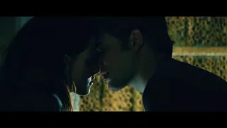 Edward & Bella first kiss