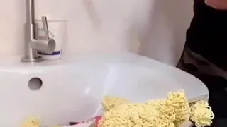 Noodle ile kırılan lavaboyu tamir etmek