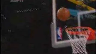 Kobe Bryant Puts the Spin Move on James Posey