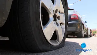 Más de una decena de coches aparecen con pinchazos en Barrio Peral