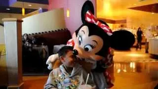 Minnie Mouse Falls in Love with Jr. at Goofy's Kitchen