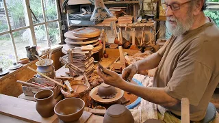 Throwing & decorating English slipware pots: Taena Pottery, Gloucestershire