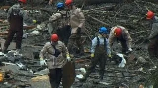 Heavy rain hampers search for victims of Washington mudslide