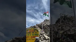 Khardung la Pass #ladakh #leh #jammukashmir #travel #bikeride #incredibleindia