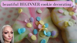 Using ONE HAND to decorate sugar cookies?