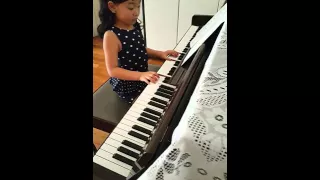 Children piano "Yue liang dai biao wo de xin" play