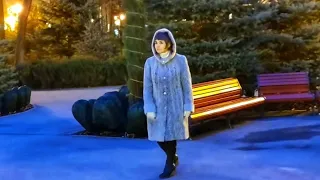 Сногсшибательная женщина Танцы в парке Горького Харьков Декабрь 2021