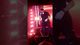 Enrique Iglesias in Tel Aviv, Israel bailando