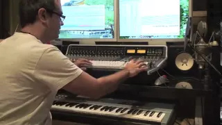 Aleks realizando un tema inédito desde el estudio 1a parte