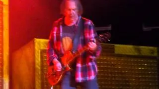 Neil Young, Crazy Horse - Cinnamon Girl - 2012-11-27 Madison Square Garden, New York - rail HD