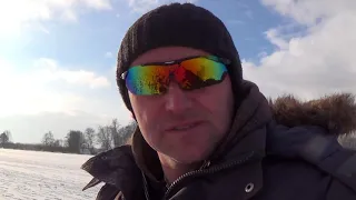Зимняя рыбалка в Spuņciems, ловля живца, в ожидании щуки на жерлицы