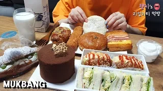 Real Mukbang:) Dessert Party!! Assorted Bread and Cake (ft. Spicy Cup Noodle)