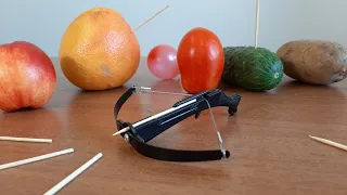 Арбалет стреляющий зубочистками Как собрать Тест на бумаге и фруктах