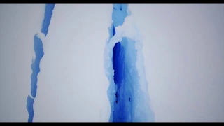 Видео: дрон снял огромную трещину в Антарктиде