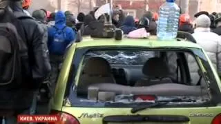 ▶ Милиция штурмует баррикады на Майдане 18 02 2014,Украина,Драка,Гранаты,Беркут,Майдан,Столкновени