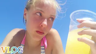 VLOG // Что я сломала себе в море?!? // Меня закопали?!? 😱