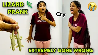 Lizard 🦎 Prank On Girlfriend 😂 | She Started Crying 😭 | Prank Gone Wrong | Prank On Girlfriend