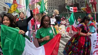 JS: Desfile de la Independencia de México en Nueva York. 3de9