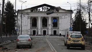 AP: Closer to 600 dead in Mariupol theater attack