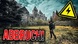 PLÖTZLICH BRUMMT ES! - Strom läuft noch in verlassenem MÄRCHENSCHLOSS!