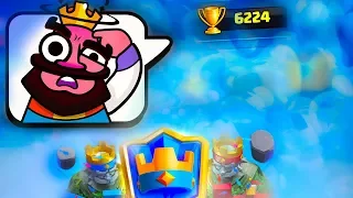 КАК ОН С ЭТОЙ КАРТОЙ ПОДНЯЛ ТАКИЕ КУБКИ? CLASH ROYALE