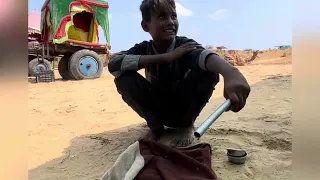 ROADSIDE AMAZING TALENT PERFEC INDIA STREET MAGIC from poor children