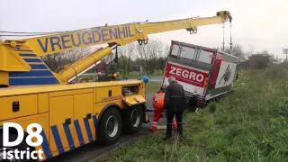 09 04 2016 Vrachtwagen vast in berm Kerkpolderweg Delft D8