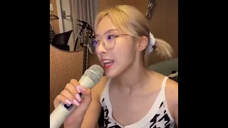 haseul singing some of taeyeon’s INVU