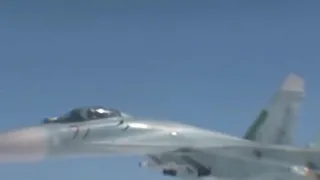 Российский СУ-27 против НАТОвского F-15. Жестко, самоотверженно.