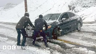 California storm wreaks havoc as snow hits Los Angeles -  BBC News